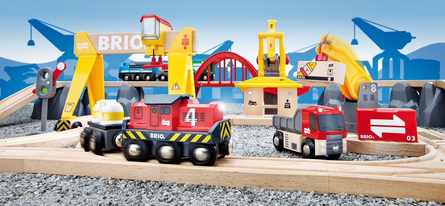 Brio Cargo Railway Deluxe Set with Storage Tote